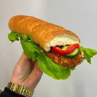 Kanapka 'na zimno' z kurczakiem i warzywami