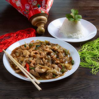 28. Kurczak z orzechami ziemnymi