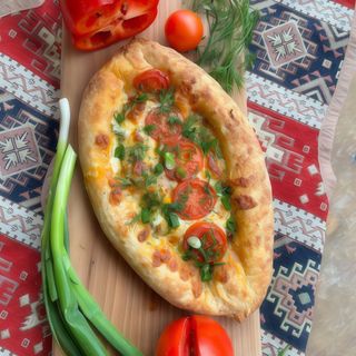 Chaczapuri adżarskie wołowina-ser