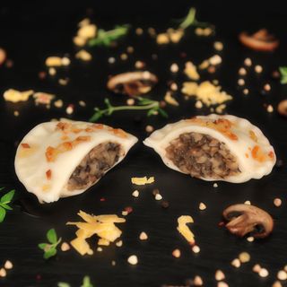 Pierogi z kaszą gryczaną i serem cheddar 8szt.