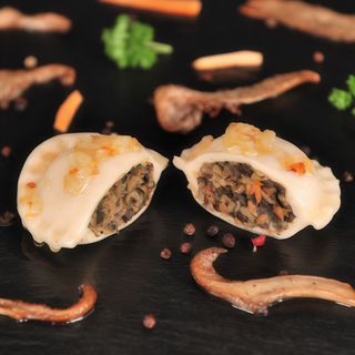 Pierogi z boczniakami z nutą trufli 8szt.