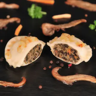 Pierogi z boczniakami z nutą trufli 8szt.
