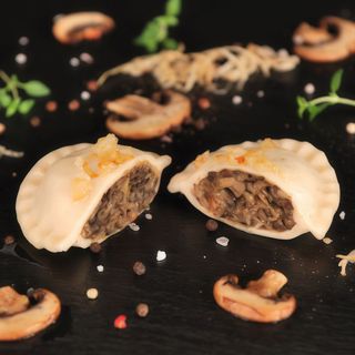 Pierogi z kapustą i pieczarkami 8szt.