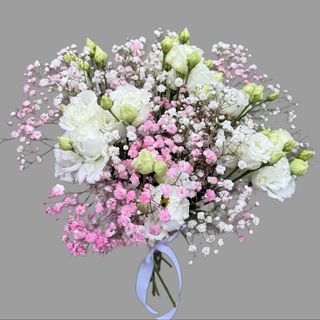 Bukiet z gipsówką i eustomą 