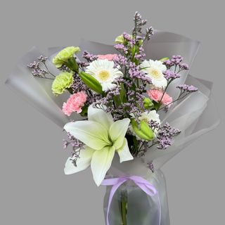 Delikatny bukiet z lilią