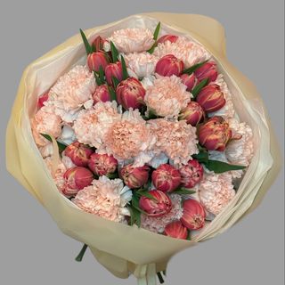 Bukiet tulipanów z dianthusami