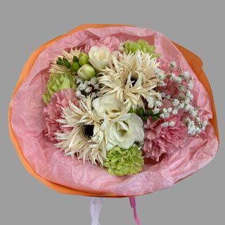 Bukiet z gerberami i kolorowymi goździkiem