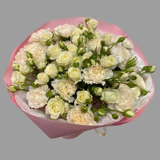 Bukiet delikatnych gałązkowych róż