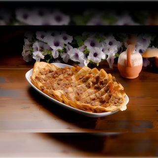 Pide z kostkami mięsa