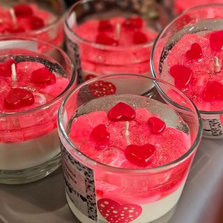 Walentynkowa świeca sojowa z serduszkami