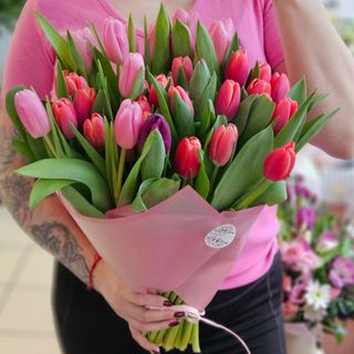 25 tulipanów w mixie kolorów