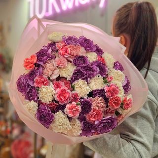 50 goździków w mixie z sercem