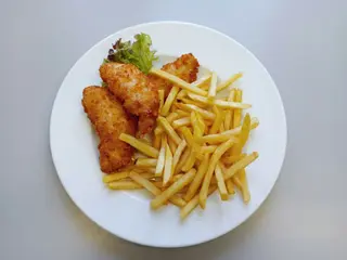 Ser Camembert z żurawiną i frytkami