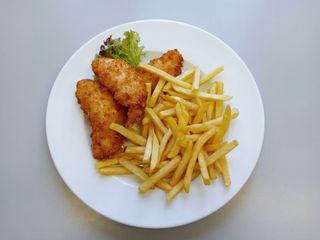 Ser Camembert z żurawiną i frytkami