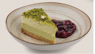 253.Sernik pistacjowy z konfiturą wiśniową(180g)