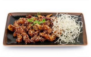 218.Chrupiąca Wołowina w Sosie z Czarnej Fasoli i Miodu (300g)