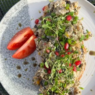 Grzanka z podgrzybkami i boczkiem