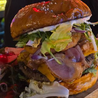 Burger RE-DRWAL z serem panierowanym w zestawie