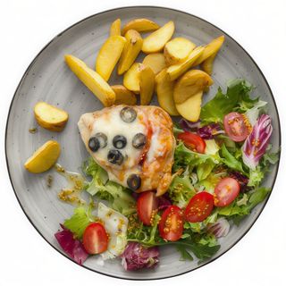 Grillowana pierś z kurczaka z mozzarellą, pomidorkami i oliwkami