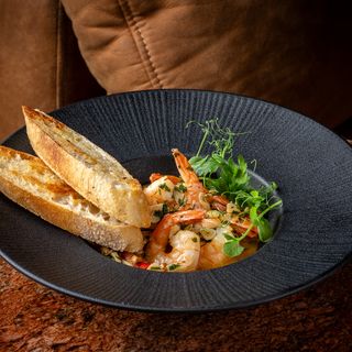 Krewetki na białym winie