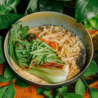 Hummus z grzybami shimeji i pak choi