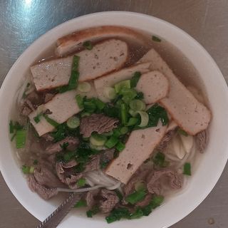 Zupa PHO po wietnamsku z wołowiną