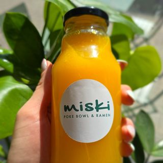 Świeżo wyciskany sok pomarańczowy 