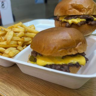 Zestaw 2x Smash Burger oraz frytki