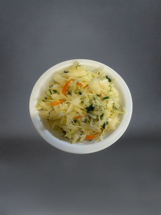 Surówka z białej kapusty