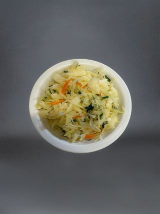 Surówka z kwaszonej kapusty