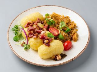 Kartacze z mięsem i kapustą zasmażaną