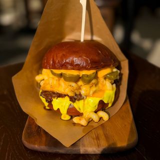 Burger Holly Macaroni