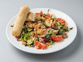 Sałatka z krewetkami i cukinią