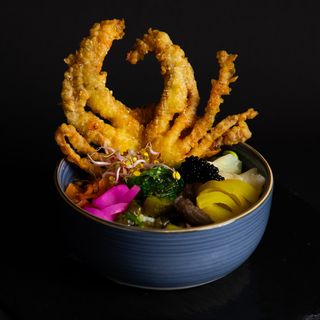 Bowl krab miękko skorupowy w tempurze.