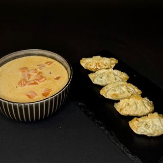 Lunch zestaw 2 - zupa tajska + pierożki gyoza