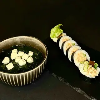 Lunch zestaw 1 - rolka z pieczonym łososiem + zupa miso