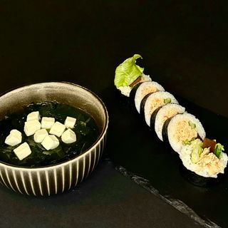  Lunch zestaw 1 - rolka z pieczonym łososiem + zupa miso