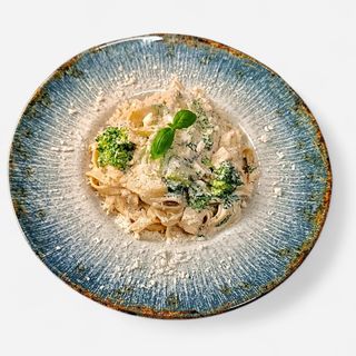 Tagliatelle w kremowym sosie  podgrzybkowym z kurczakiem