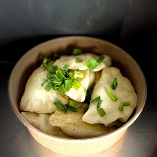 Pierogi ze szpinakiem fetą i suszonymi pomidorami 5szt
