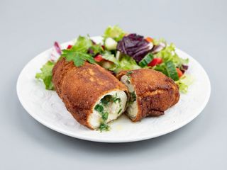 Devolay z masłem ,frytki ,surówka +zupa