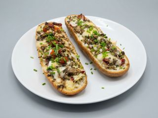 Zapiekanka z pieczarkami i serem