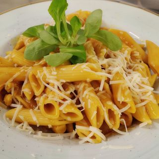 Penne z kurczakiem i pieczarkami (250g)