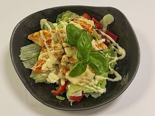 Sałatka z grillowanym kurczakiem