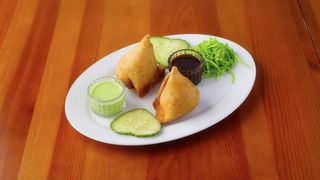 Samosa z ziemniakami 2 szt.