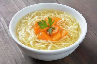 Rosół domowy z makaronem