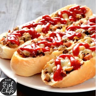 Zapiekanka z surówką