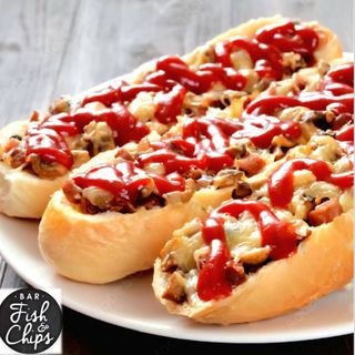 Zapiekanka gyros  + surówka 