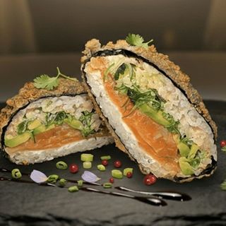 SUSHI BURGER Z ŁOSOSIEM