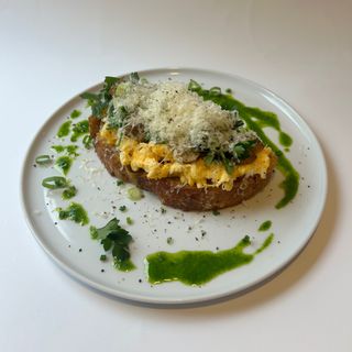 Jajecznica na toście