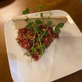 Tatar wołowy po francusku